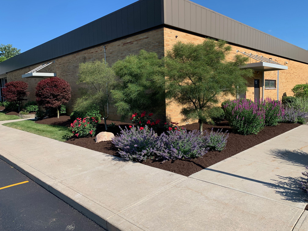 Elliott Land & Hardscaping - Piqua Ohio