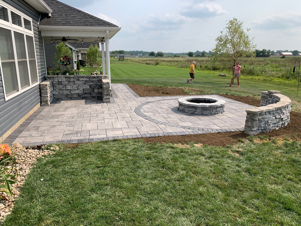 Elliott Land & Hardscaping - Piqua Ohio